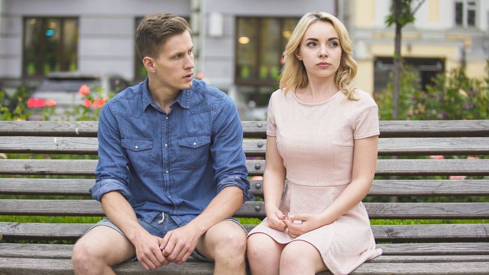 14 Signs You’re Attracted To Emotionally Unavailable Partners