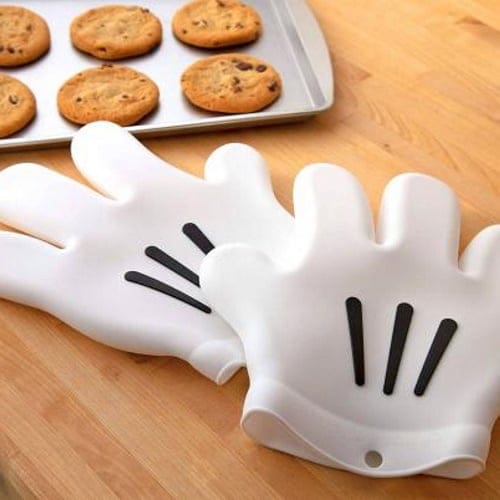 These Mickey Mouse Oven Gloves Will Make Your Baking Magical