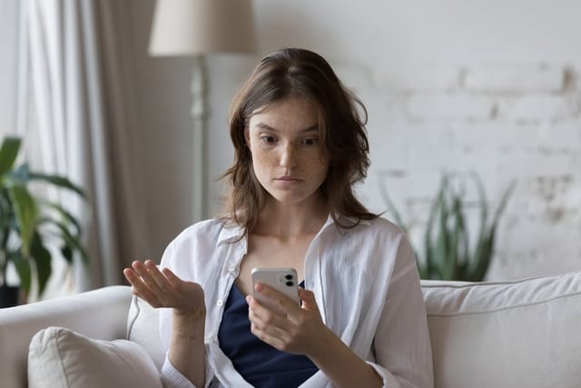 Woman wondering why her friend is not responding to her text.