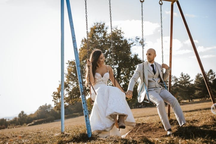 11 Reasons Big Weddings Are Overrated & Eloping Is The Way To Go