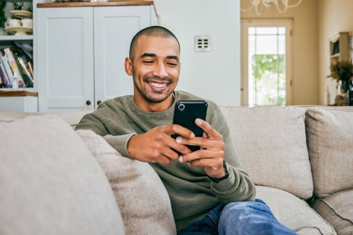 9 Texting Habits Of A Guy Who Likes You