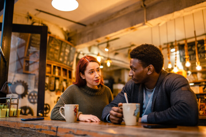 signs he doesn't want a relationship