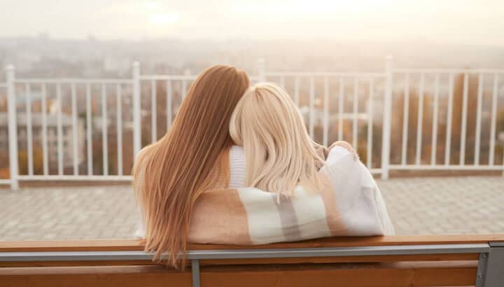 how to help a friend in a toxic relationship