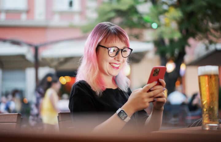 how to make a guy text you every day